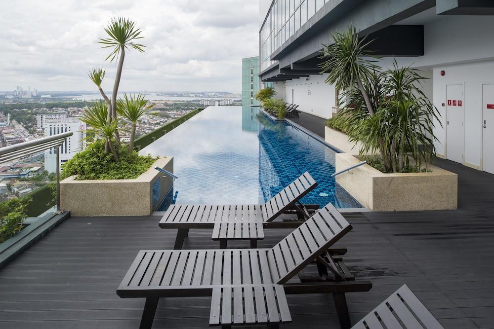 Holiday Villa Johor Bahru City Centre Bagian luar foto