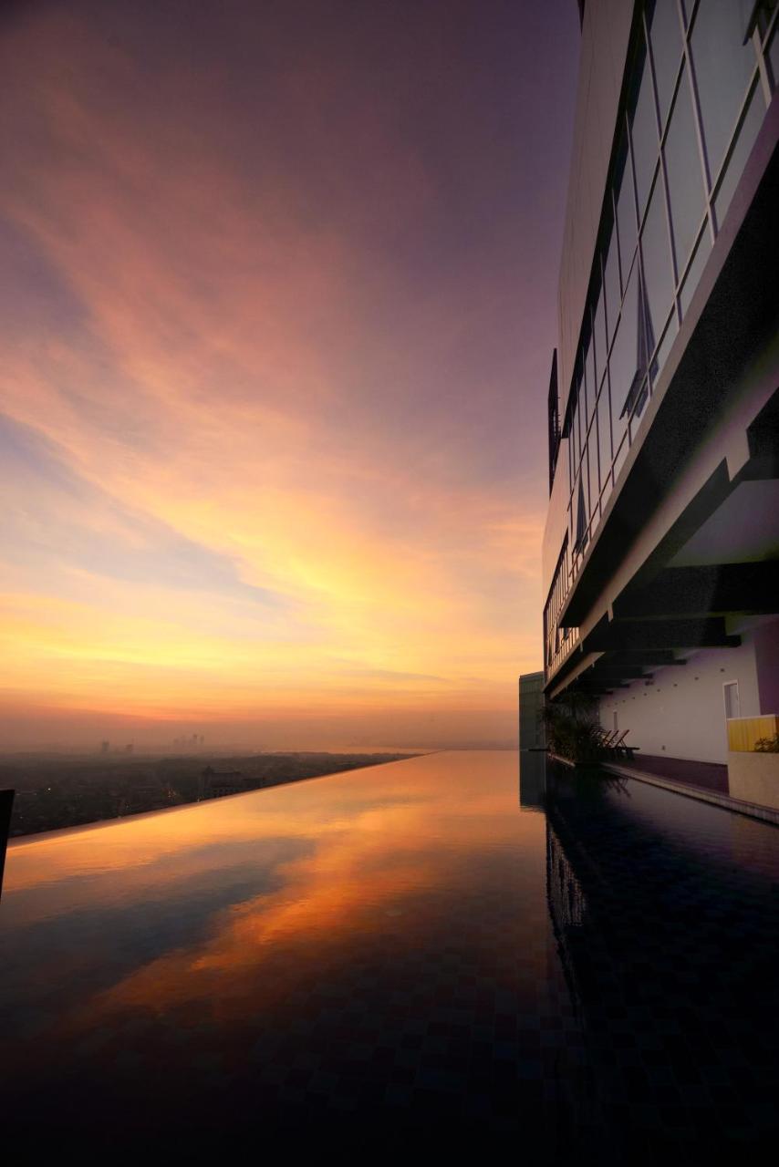 Holiday Villa Johor Bahru City Centre Bagian luar foto