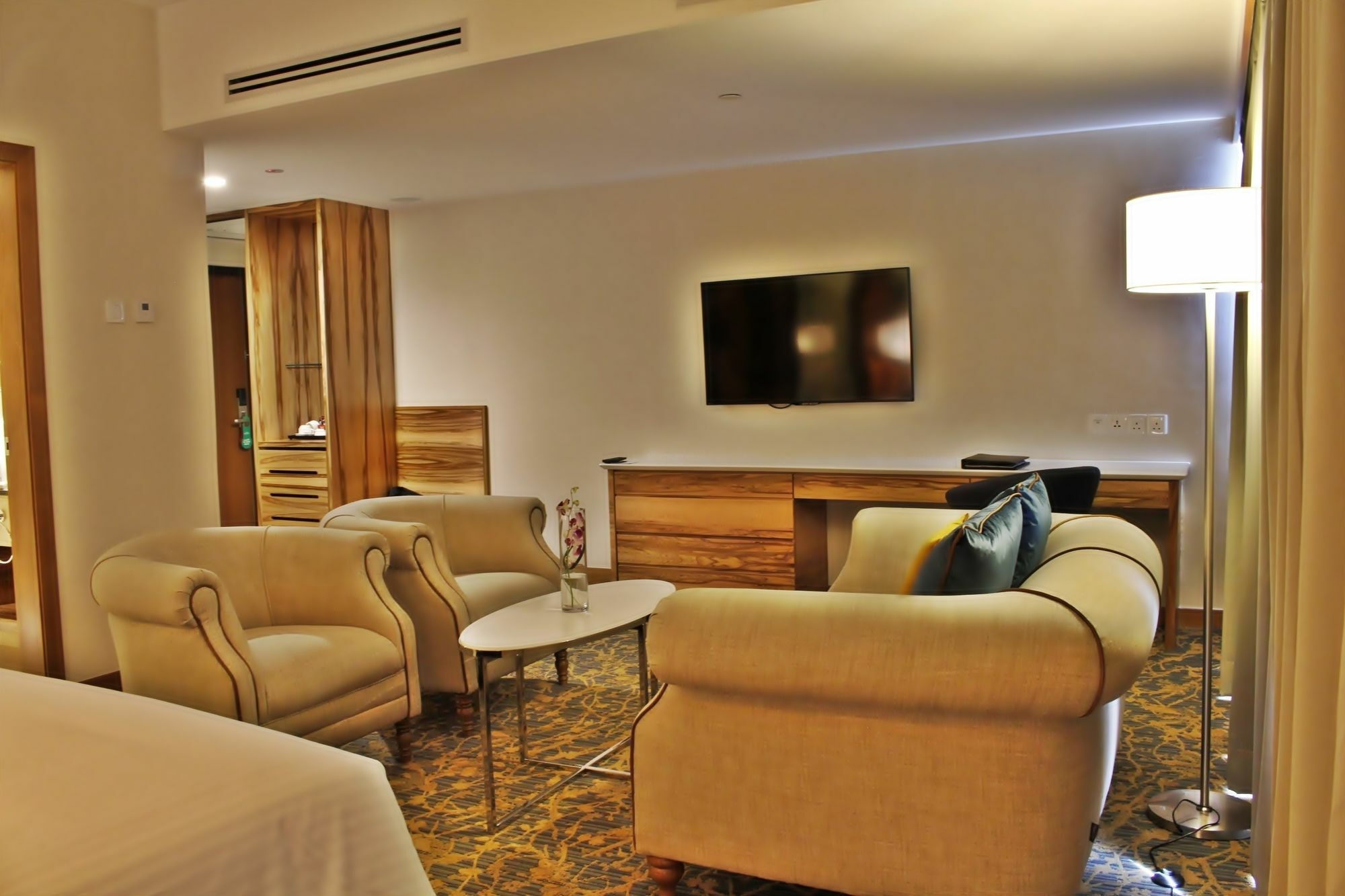Holiday Villa Johor Bahru City Centre Bagian luar foto
